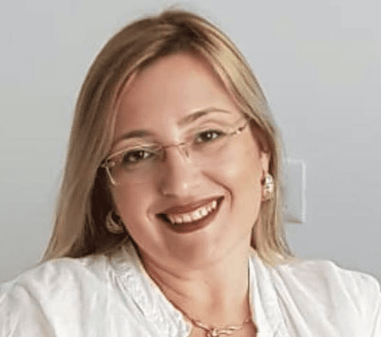 אלינה מנציקובסקי, בוגרת הקורס